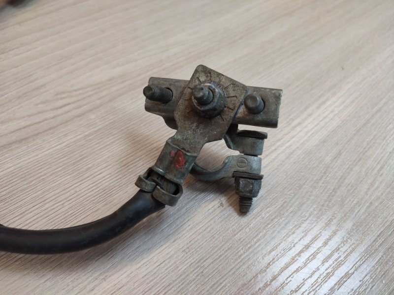 Клемма аккумулятора (минусовая)