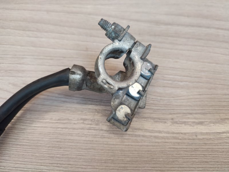 Клемма аккумулятора (минусовая)