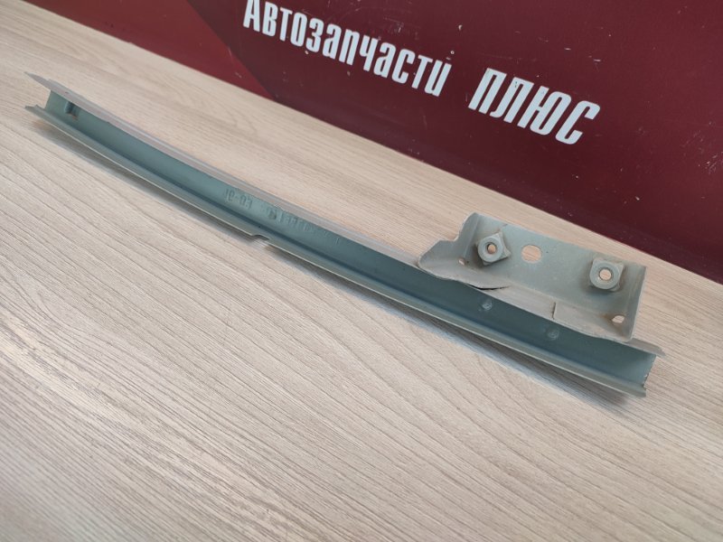 Направляющая стекла двери