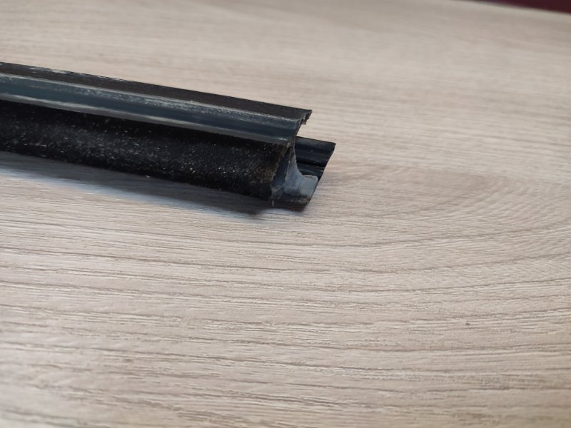 Уплотнитель стекла двери внешний