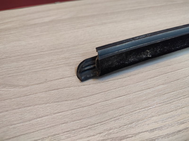 Уплотнитель стекла двери внешний