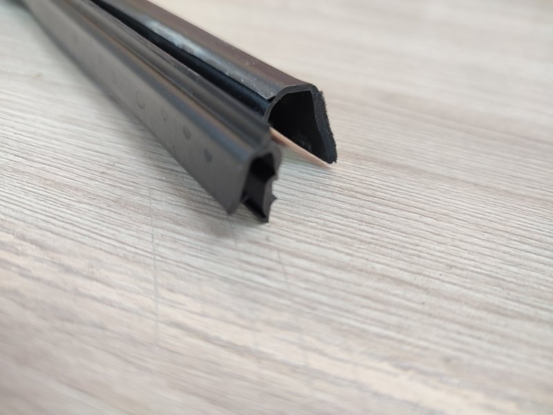 Уплотнитель стекла двери внутренний