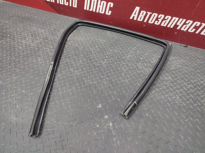 Уплотнитель стекла двери