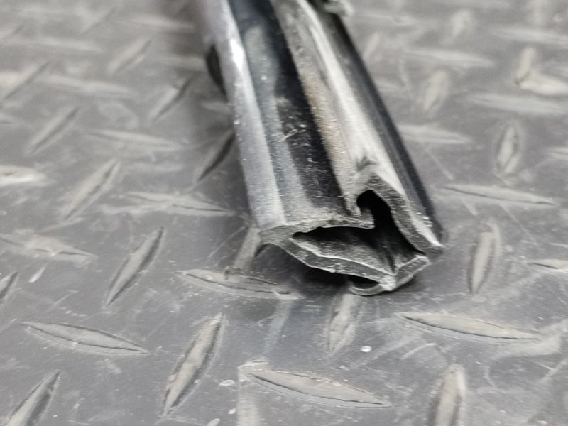 Уплотнитель стекла двери