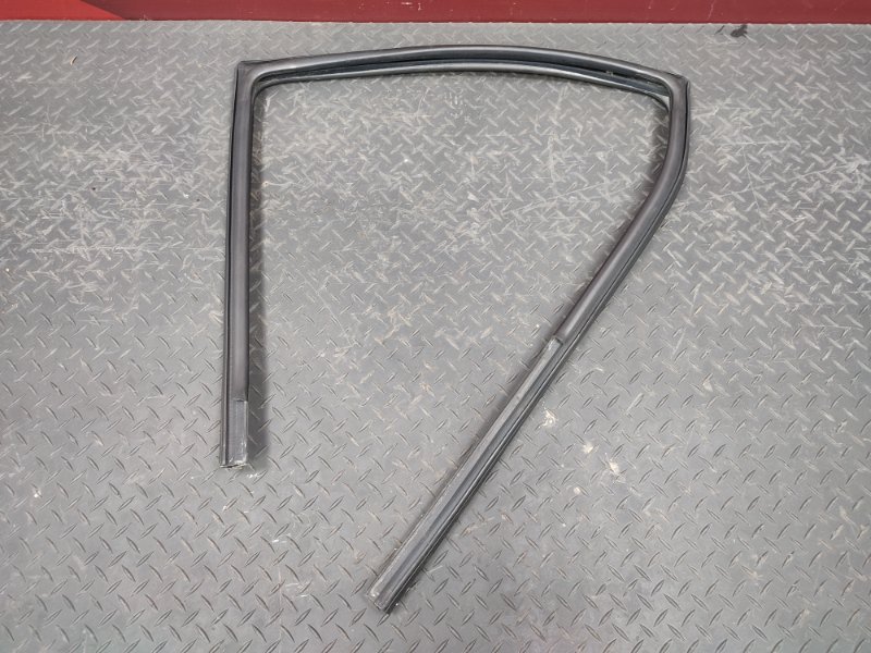 Уплотнитель стекла двери