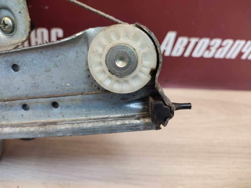 Стеклоподъемник    двери