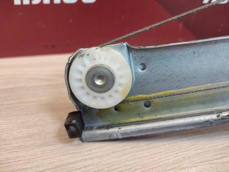 Стеклоподъемник    двери