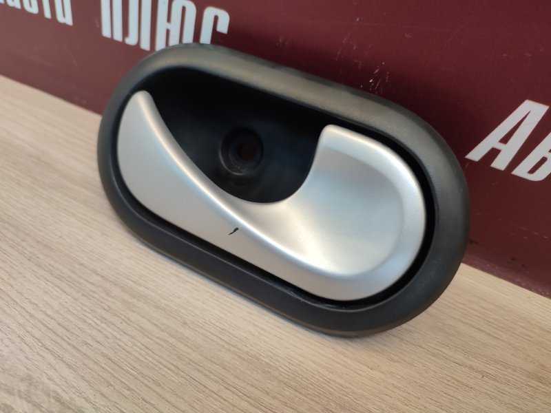 внутренняя ручка двери