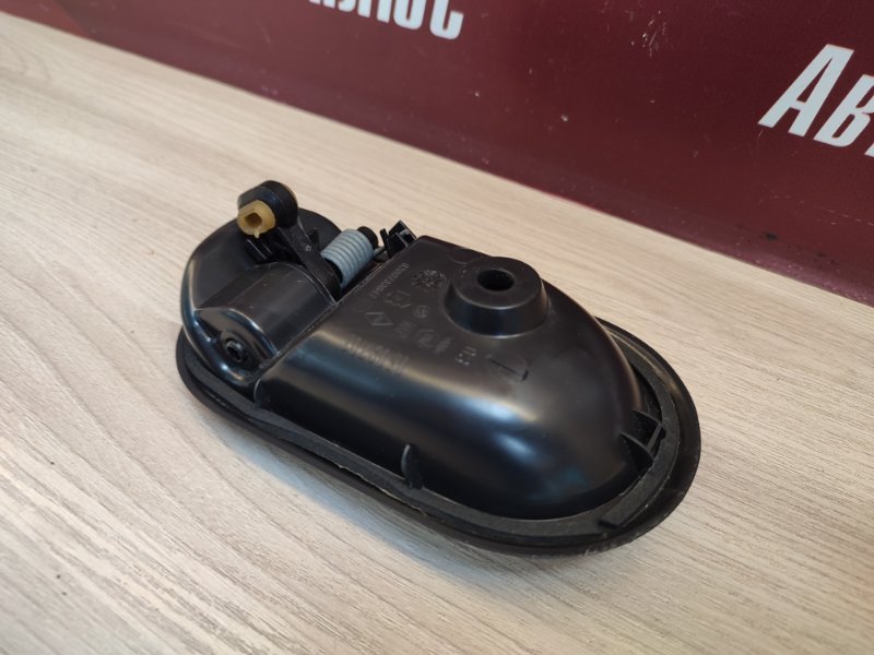 внутренняя ручка двери