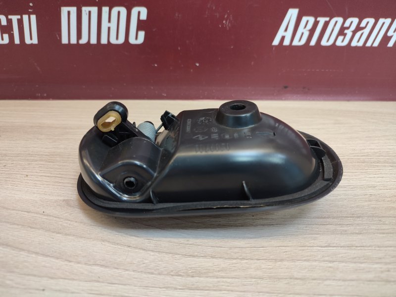 внутренняя ручка двери