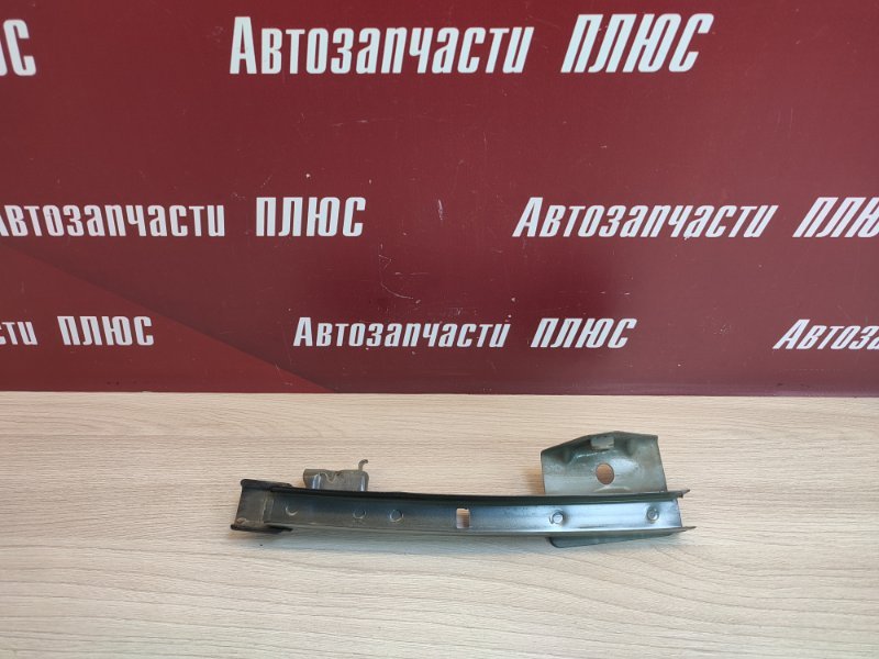 Направляющая стекла     двери