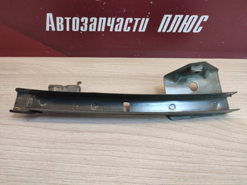 Направляющая стекла     двери