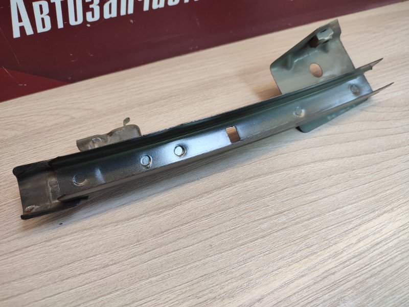 Направляющая стекла     двери