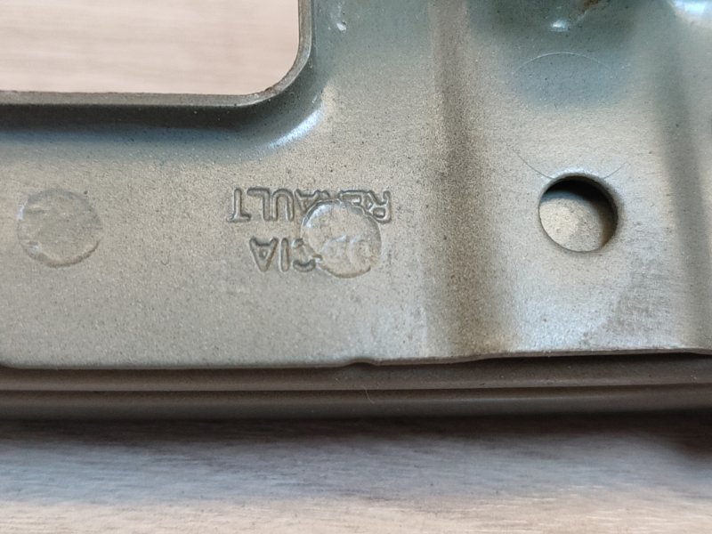 Направляющая стекла     двери