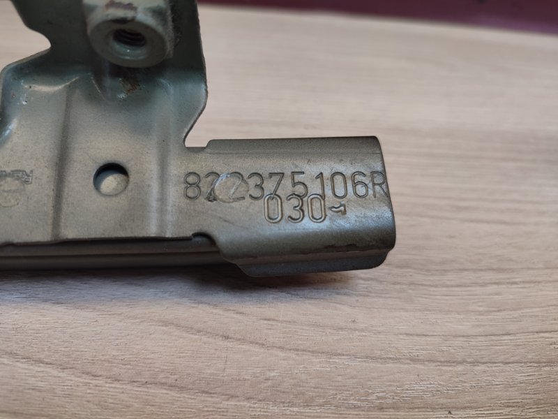 Направляющая стекла     двери