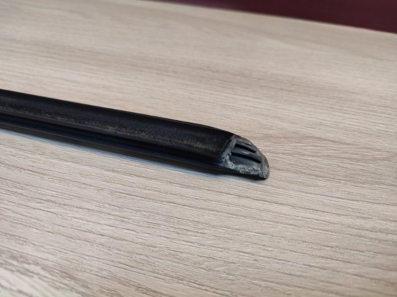 Уплотнитель стекла двери внешний