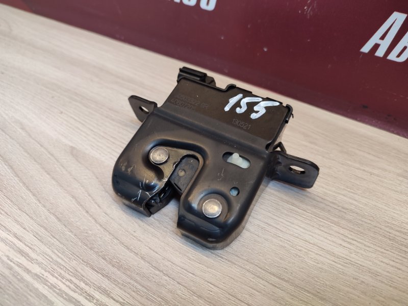 Замок крышки багажника