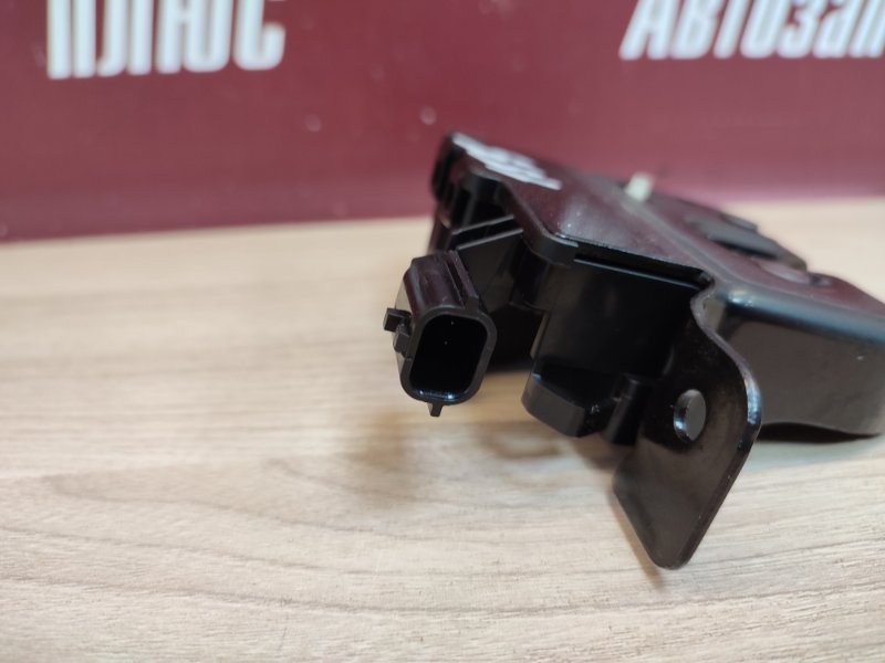 Замок крышки багажника