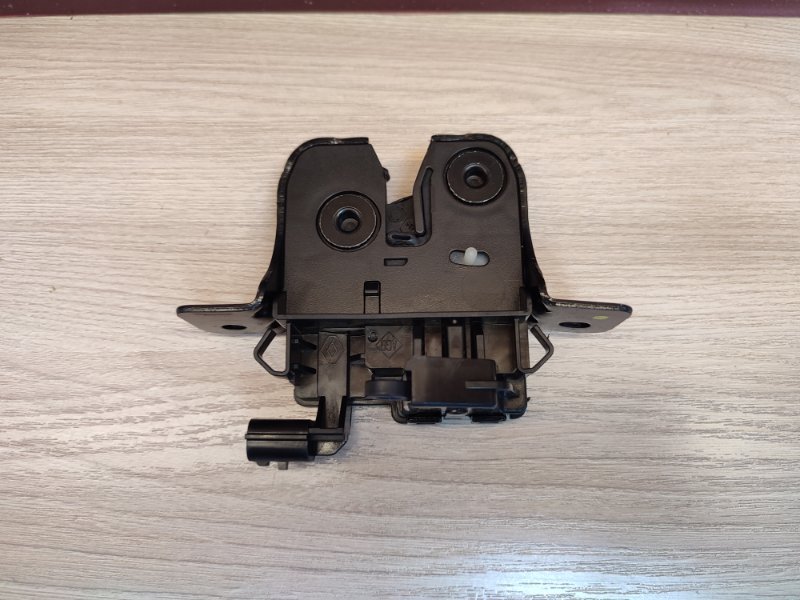 Замок крышки багажника