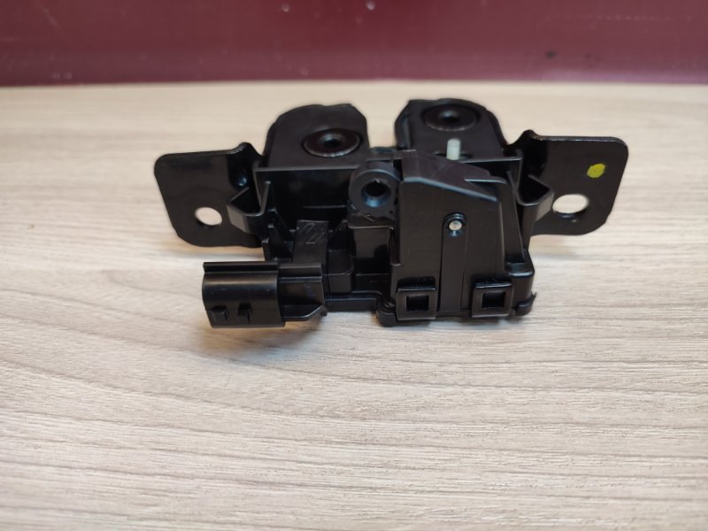 Замок крышки багажника