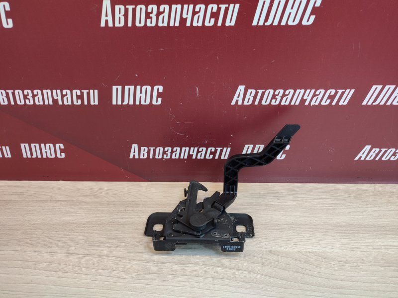 Замок капота