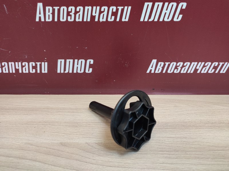 Крепление запасного колеса