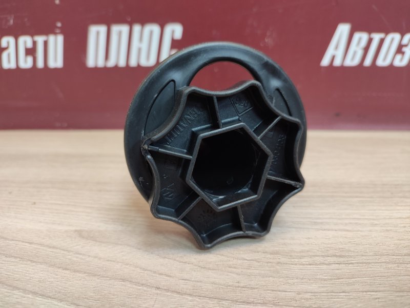 Крепление запасного колеса