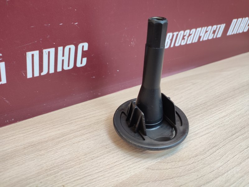 Крепление запасного колеса