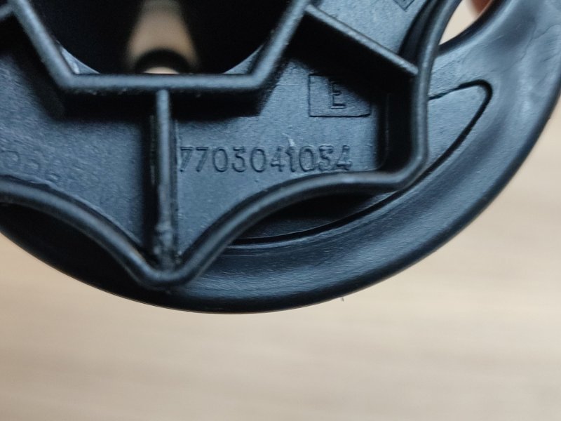 Крепление запасного колеса