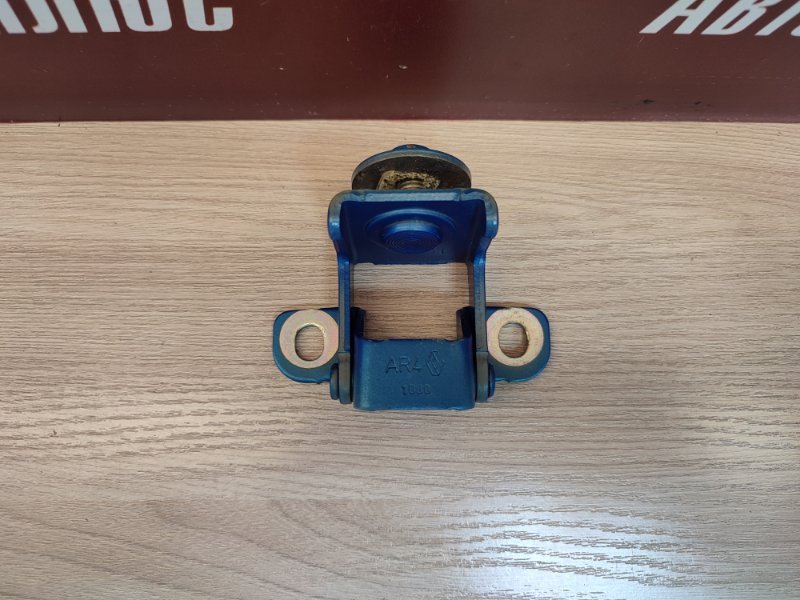 Петля багажника