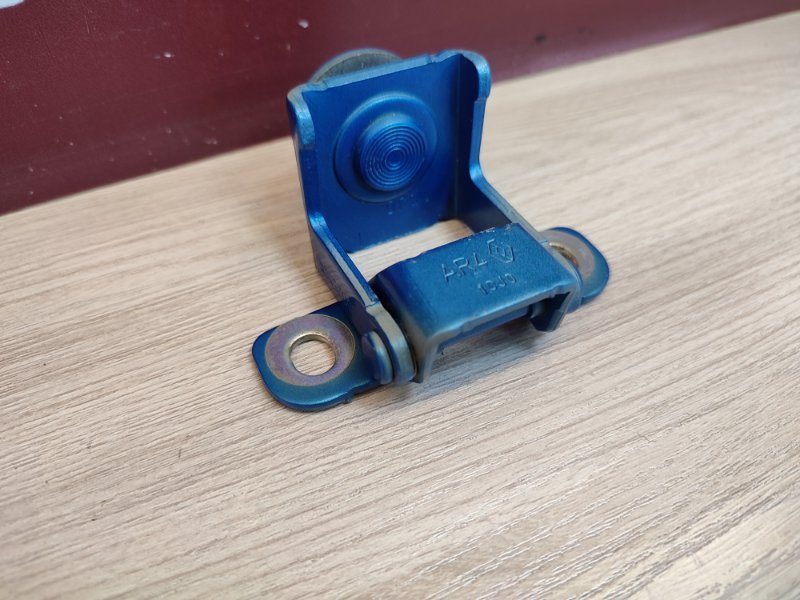 Петля багажника