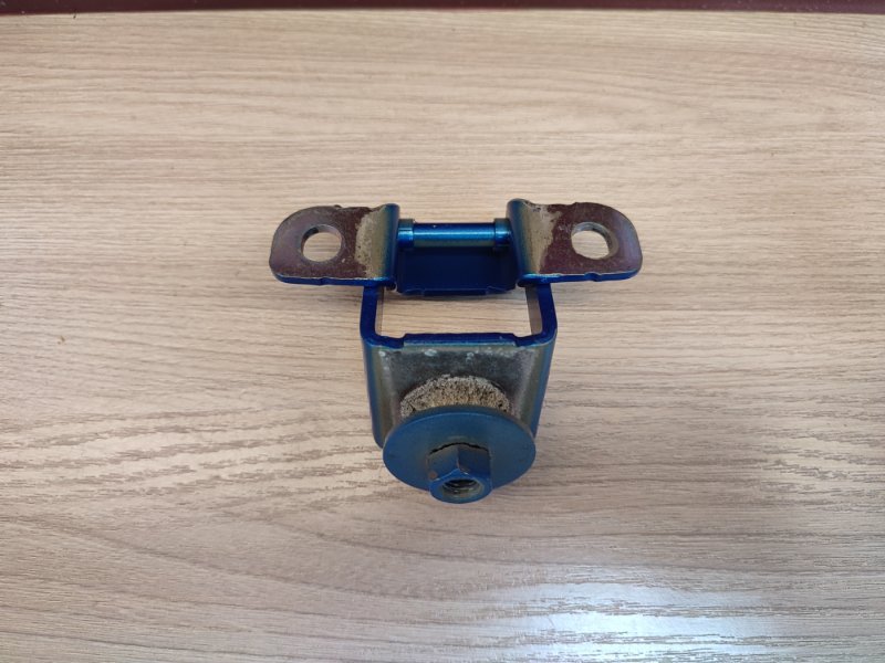 Петля багажника