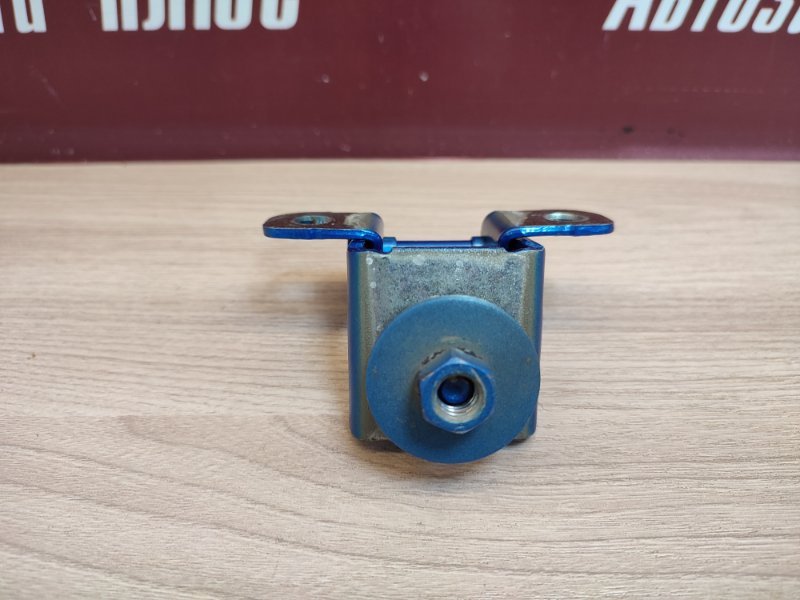 Петля багажника