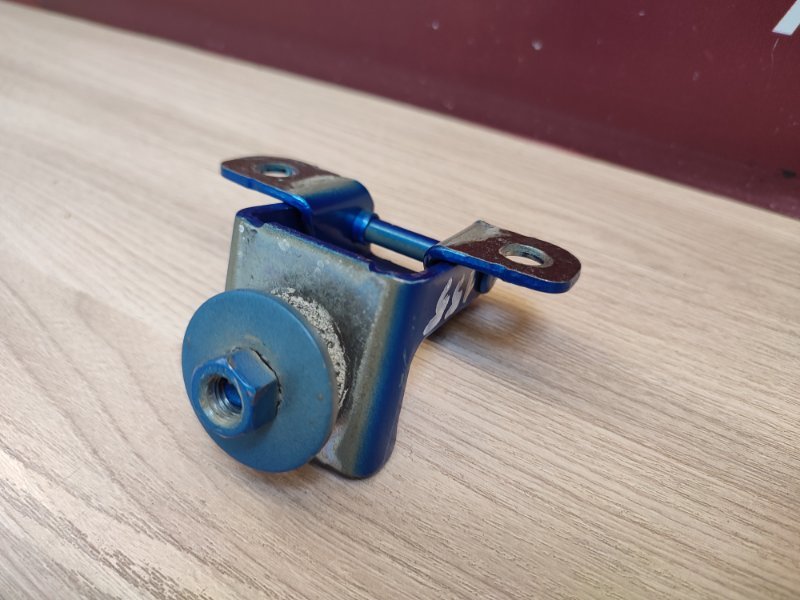 Петля багажника