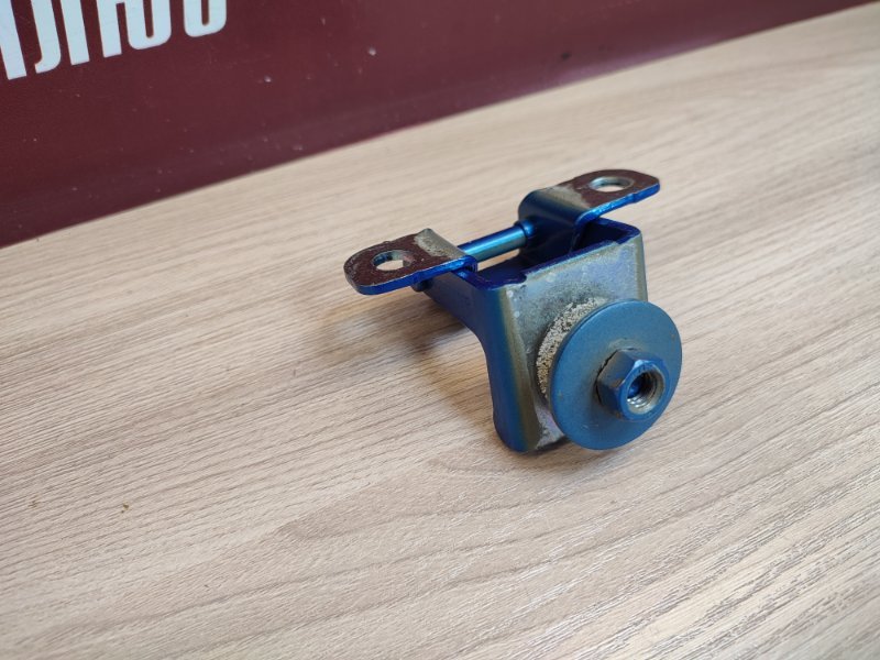 Петля багажника