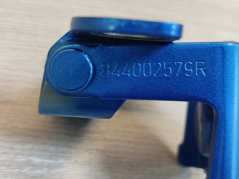 Петля багажника