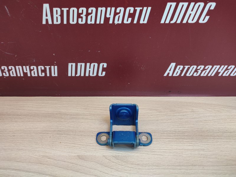 Петля багажника