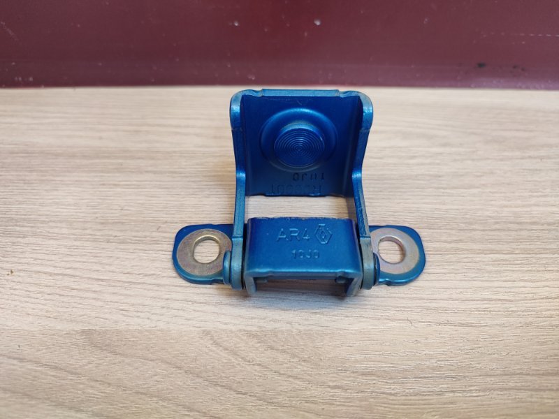 Петля багажника