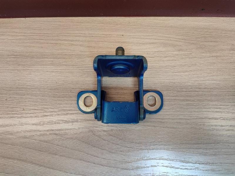 Петля багажника