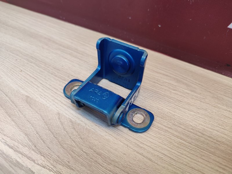 Петля багажника