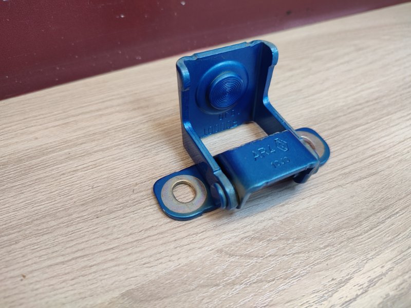 Петля багажника