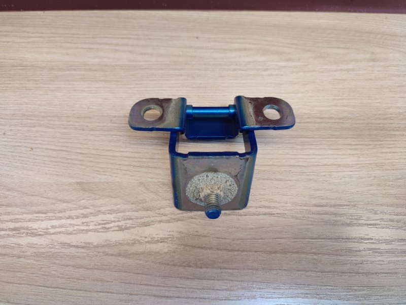 Петля багажника