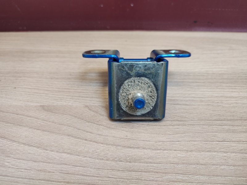 Петля багажника