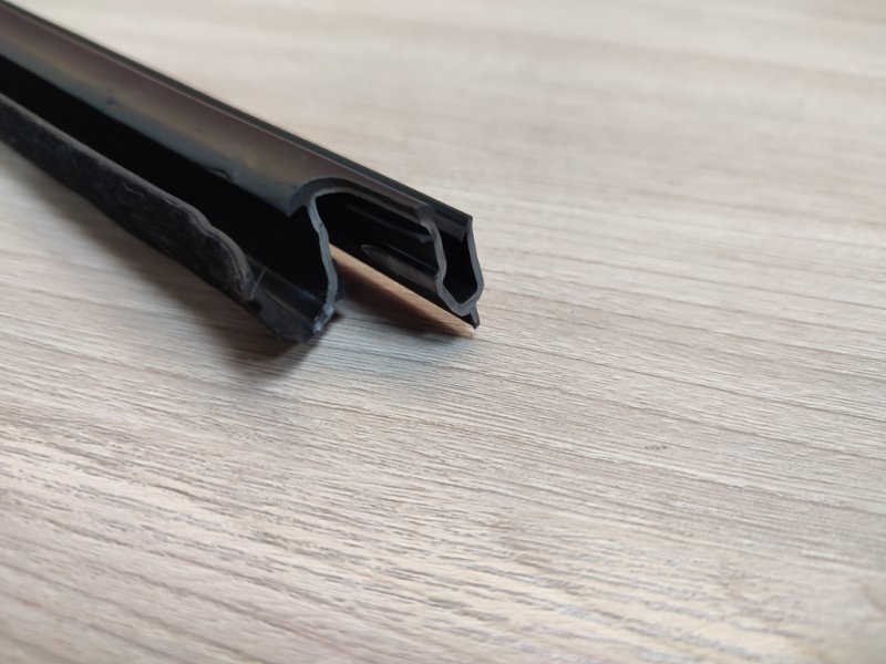 Уплотнитель стекла двери внутренний