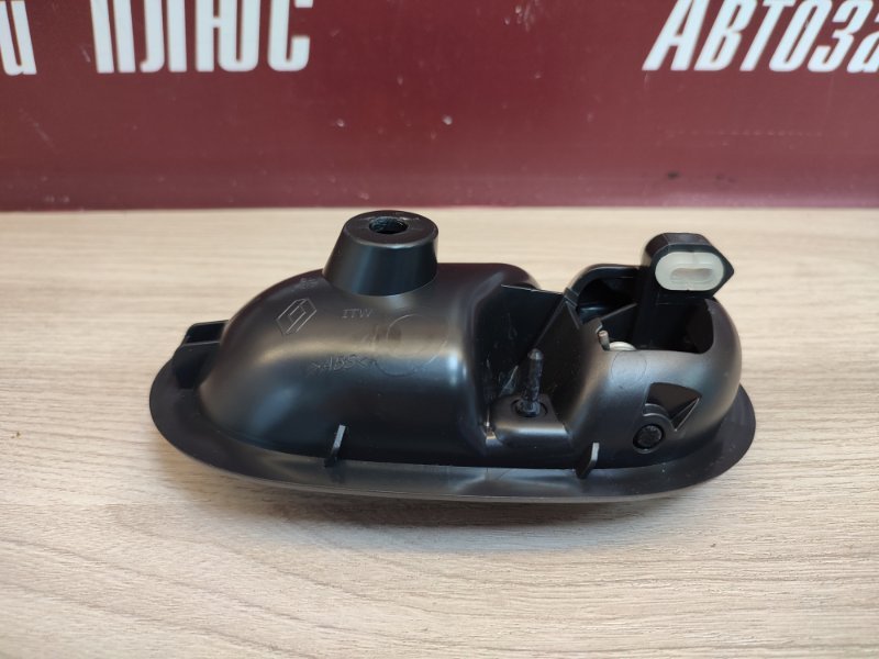 внутренняя ручка двери