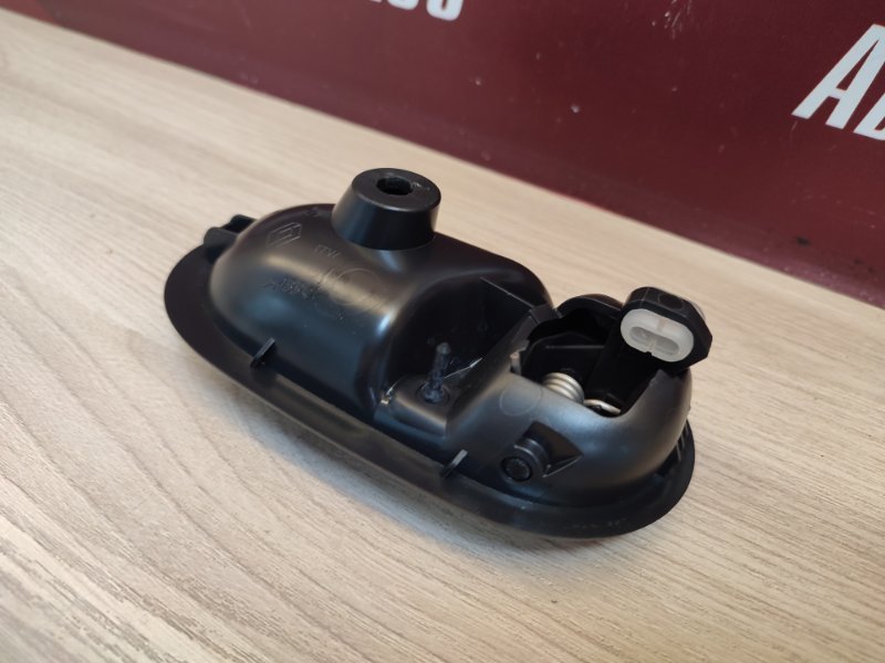 внутренняя ручка двери