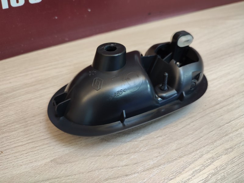 внутренняя ручка двери