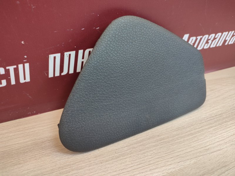 Крышка блока предохранителей салона