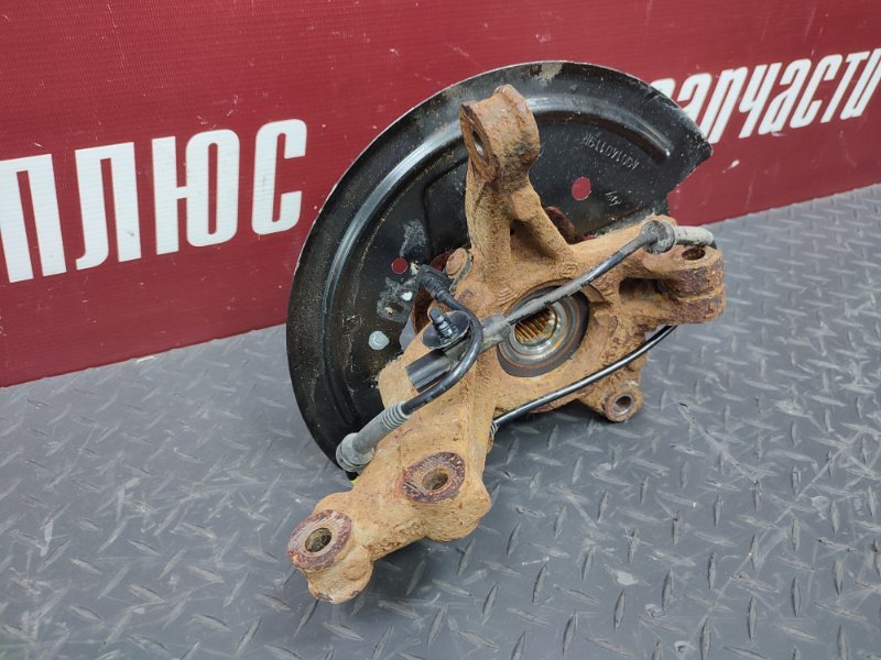 Кулак поворотный