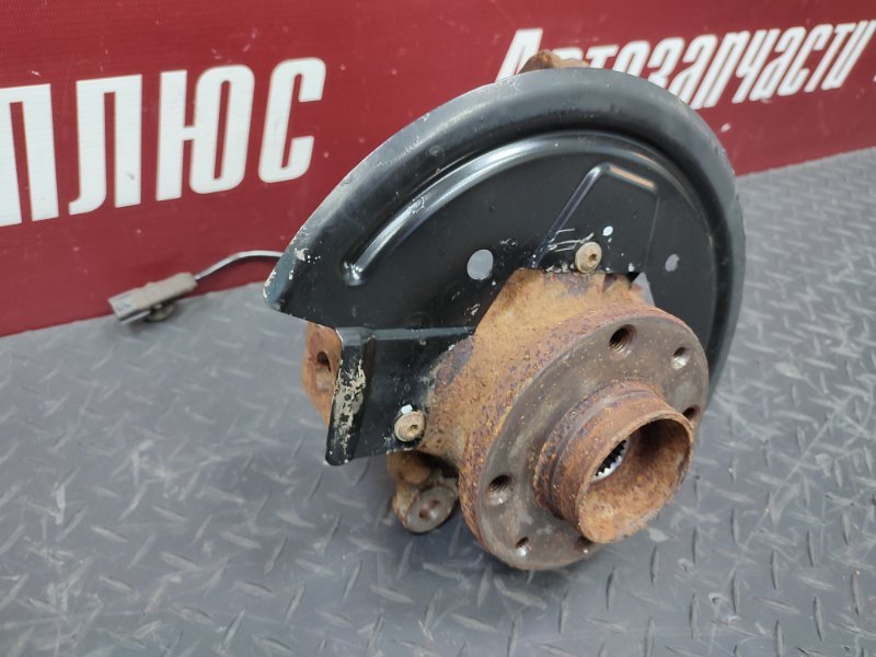 Кулак поворотный